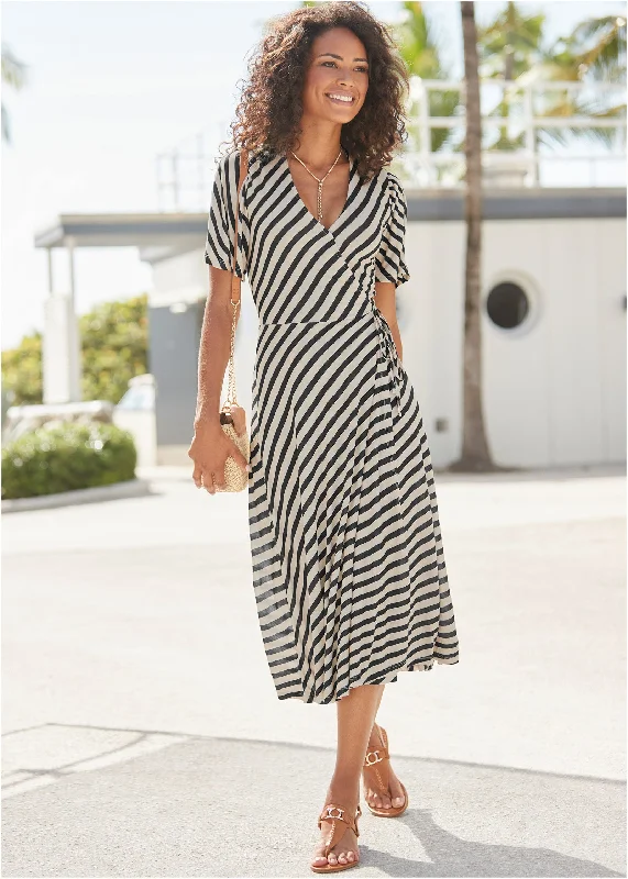 Midi dresses with one - shoulder designs for a modern and asymmetric style Faux Wrap Midi Dress - Black & White Midi dresses with one - shoulder designs for a modern and asymmetric style Faux Wrap Midi Dress - Black & White