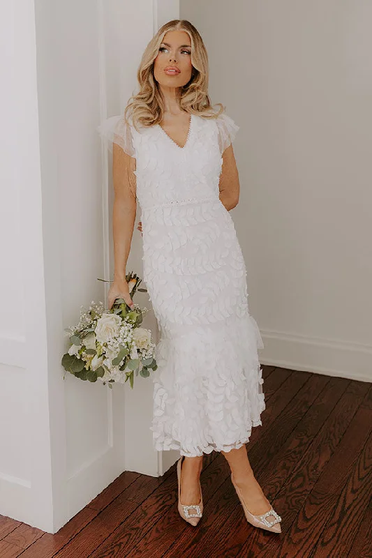 Midi dresses with V - necklines for a flattering and elongating effect Toss The Bouquet Midi Dress Midi dresses with V - necklines for a flattering and elongating effect Toss The Bouquet Midi Dress