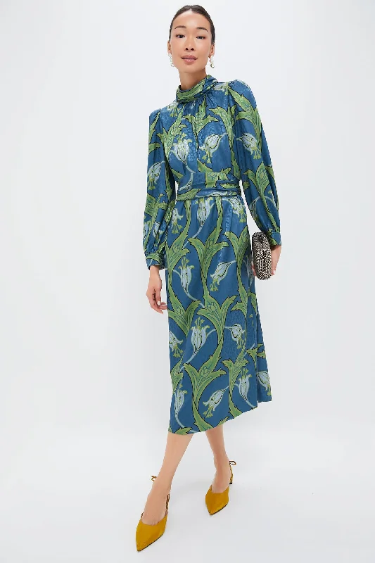 Midi dresses with ribbed textures for a unique and tactile appearance Deco Floral Satin Faven Dress Midi dresses with ribbed textures for a unique and tactile appearance Deco Floral Satin Faven Dress