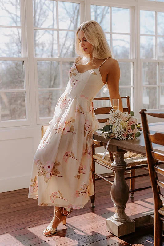 Sleeveless midi dresses with lace details for summer weddings Serene Gardens Embroidered Midi Dress Sleeveless midi dresses with lace details for summer weddings Serene Gardens Embroidered Midi Dress