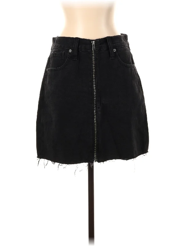 Plus Size Women's Denim Shorts with a Button - Fly in Dark Indigo for a Durable and Timeless StyleDenim Skirt Plus Size Women's Denim Shorts with a Button - Fly in Dark Indigo for a Durable and Timeless StyleDenim Skirt