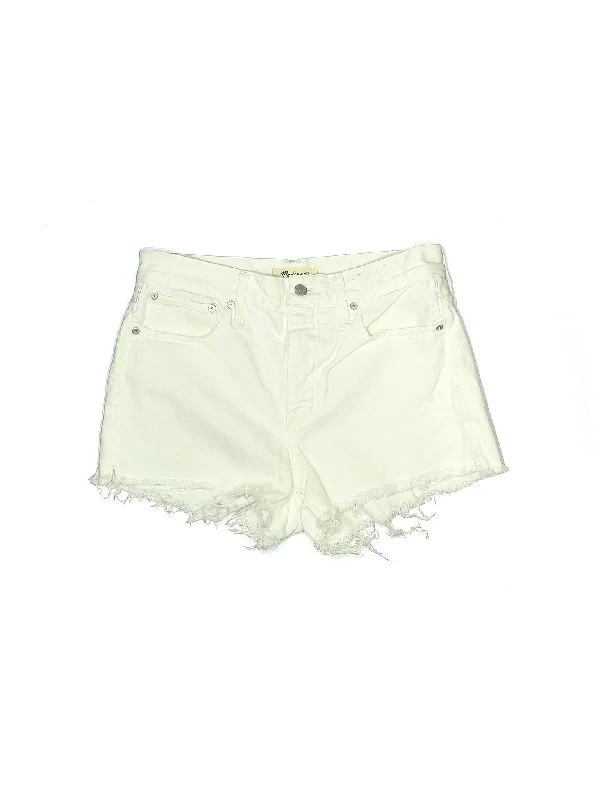 Plus Size Women's Denim Shorts with Embroidered Flowers in Light Blue for a Feminine TouchHigh-Rise Denim Shorts in Light Wash Plus Size Women's Denim Shorts with Embroidered Flowers in Light Blue for a Feminine TouchHigh-Rise Denim Shorts in Light Wash