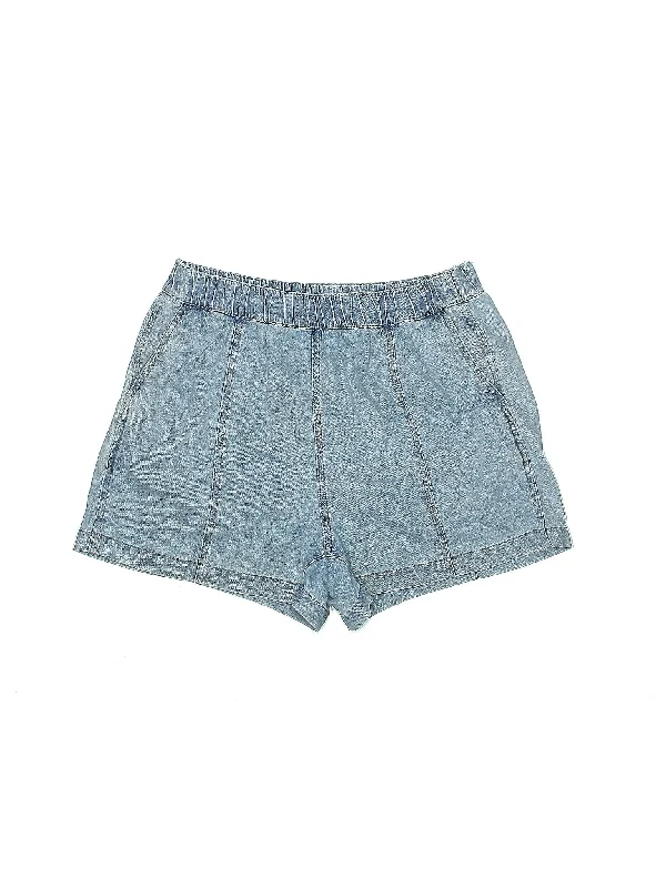 Women's Lace - Trimmed Shorts in White for a Romantic and Elegant OutfitHigh-Rise Denim Shorts in Light Wash Women's Lace - Trimmed Shorts in White for a Romantic and Elegant OutfitHigh-Rise Denim Shorts in Light Wash