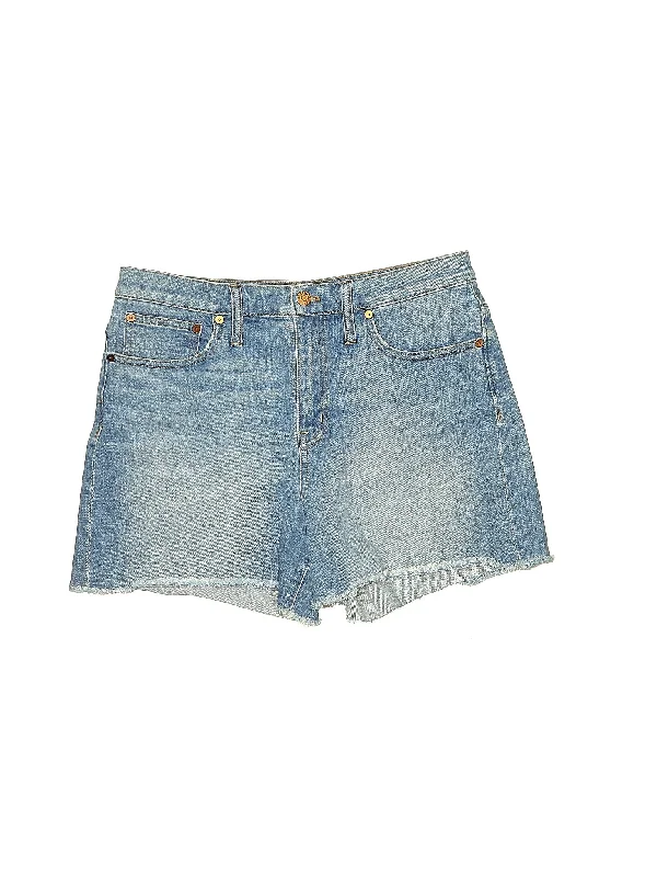 Plus Size Women's Denim Bermuda Shorts in Dark Wash for a Classic and Sophisticated StyleHigh-Rise Denim Shorts in Medium Wash Plus Size Women's Denim Bermuda Shorts in Dark Wash for a Classic and Sophisticated StyleHigh-Rise Denim Shorts in Medium Wash