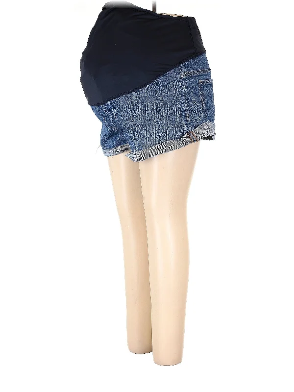 Women's Lace - Trimmed Shorts in White for a Romantic and Elegant OutfitHigh-Rise Denim Shorts in Medium Wash Women's Lace - Trimmed Shorts in White for a Romantic and Elegant OutfitHigh-Rise Denim Shorts in Medium Wash