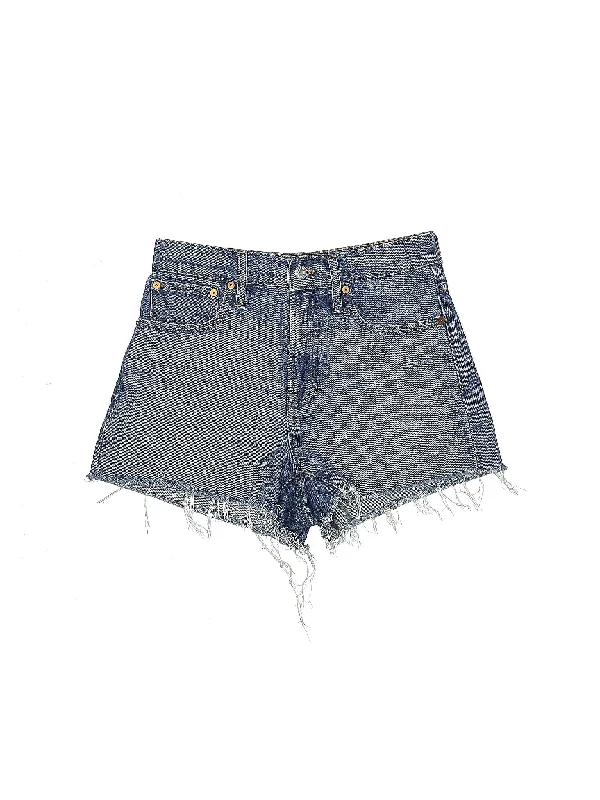 Low-Rise Denim Shorts in Medium Wash