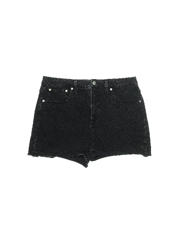 Plus Size Women's Denim Bermuda Shorts in Dark Wash for a Classic and Sophisticated StyleMid-Rise Denim Shorts in Dark Wash Plus Size Women's Denim Bermuda Shorts in Dark Wash for a Classic and Sophisticated StyleMid-Rise Denim Shorts in Dark Wash