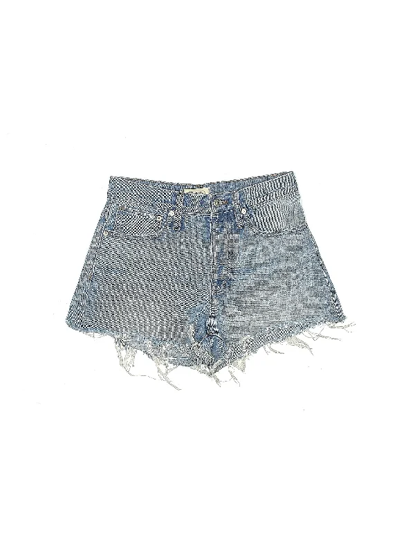 Mid-Rise Denim Shorts in Light Wash