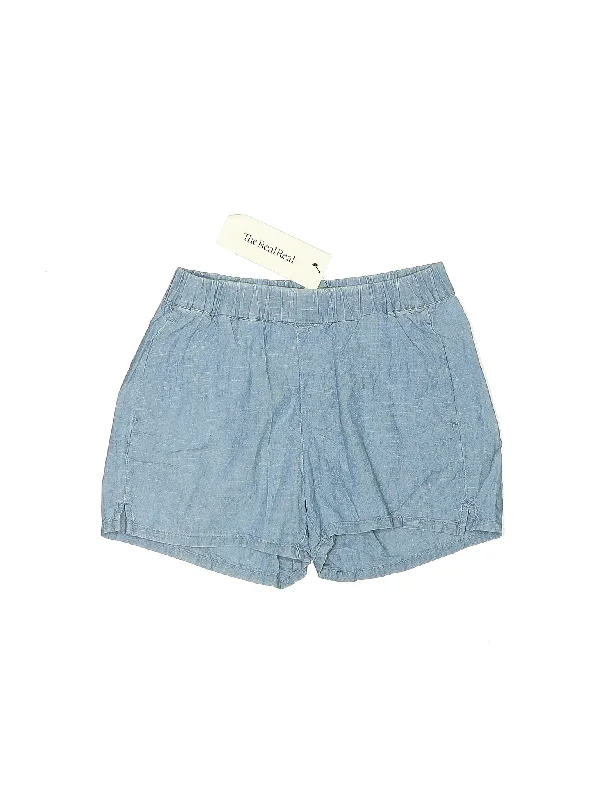 Women's Lace - Trimmed Shorts in White for a Romantic and Elegant OutfitMid-Rise Denim Shorts in Light Wash Women's Lace - Trimmed Shorts in White for a Romantic and Elegant OutfitMid-Rise Denim Shorts in Light Wash