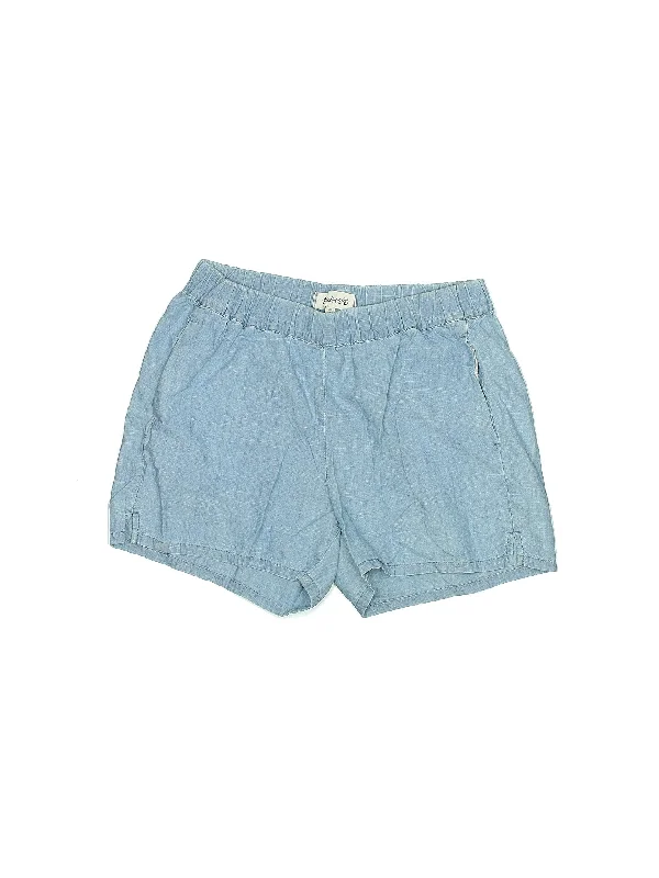 Plus Size Women's Denim Shorts with a Button - Fly in Dark Indigo for a Durable and Timeless StyleMid-Rise Denim Shorts in Light Wash Plus Size Women's Denim Shorts with a Button - Fly in Dark Indigo for a Durable and Timeless StyleMid-Rise Denim Shorts in Light Wash