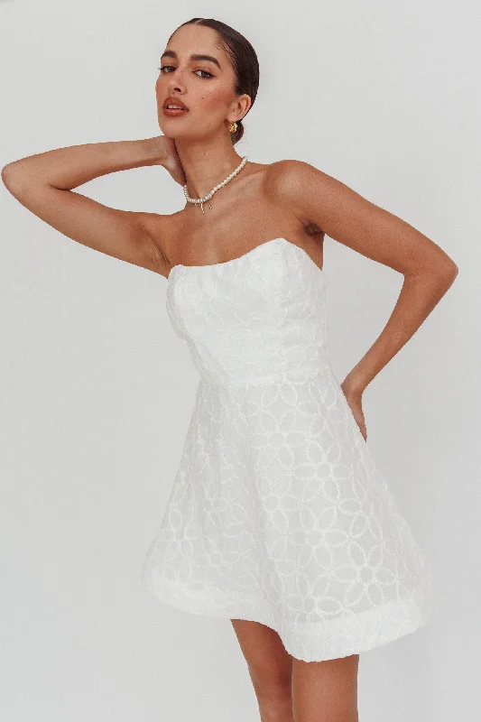 Backless Women Dress for a Sexy and Alluring Look at Evening EventsAdrianna Pointed Sweetheart Mini Dress White Backless Women Dress for a Sexy and Alluring Look at Evening EventsAdrianna Pointed Sweetheart Mini Dress White