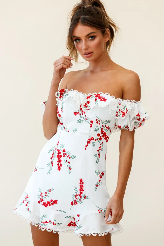 Empire Waist Women Dress to Accentuate the Bust and Conceal the WaistBobby Bardot Neckline Puff Sleeve Dress Flower Spring Print White