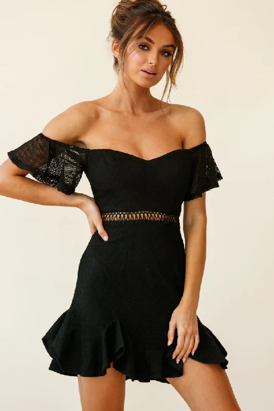 Plus Size Women Dress with a Flattering A - Line Cut for Comfort and StyleChi Chi Sweetheart Neckline Off-Shoulder Dress Black Plus Size Women Dress with a Flattering A - Line Cut for Comfort and StyleChi Chi Sweetheart Neckline Off-Shoulder Dress Black