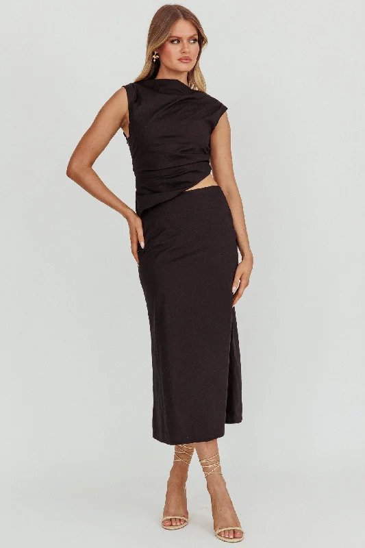 Mini Women Dress with a Short Hem for a Young and Trendy StyleLorely Boat Neck Cut Out Midi Dress Black Mini Women Dress with a Short Hem for a Young and Trendy StyleLorely Boat Neck Cut Out Midi Dress Black