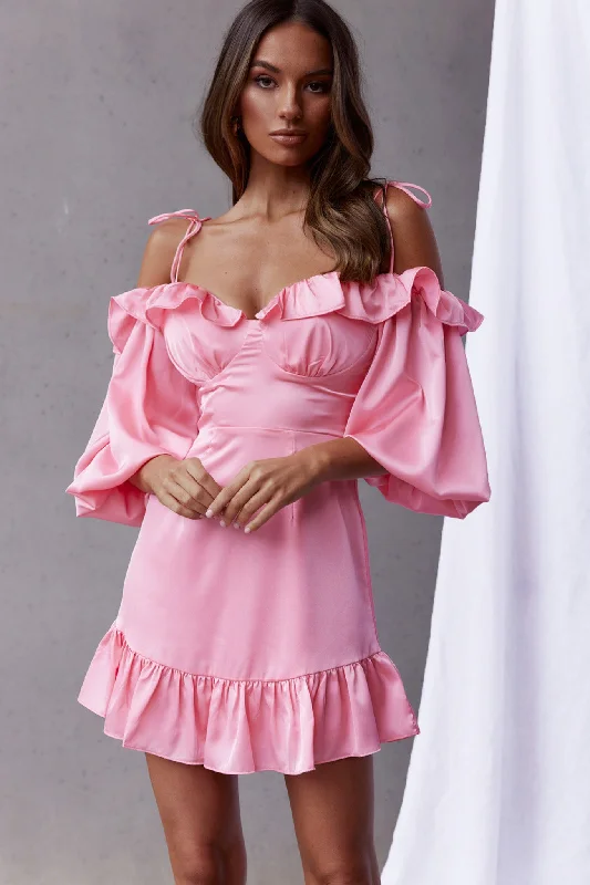 Mini Women Dress with a Short Hem for a Young and Trendy StyleOde To Love Sweetheart Neckline Balloon Sleeve Dress Pink Mini Women Dress with a Short Hem for a Young and Trendy StyleOde To Love Sweetheart Neckline Balloon Sleeve Dress Pink