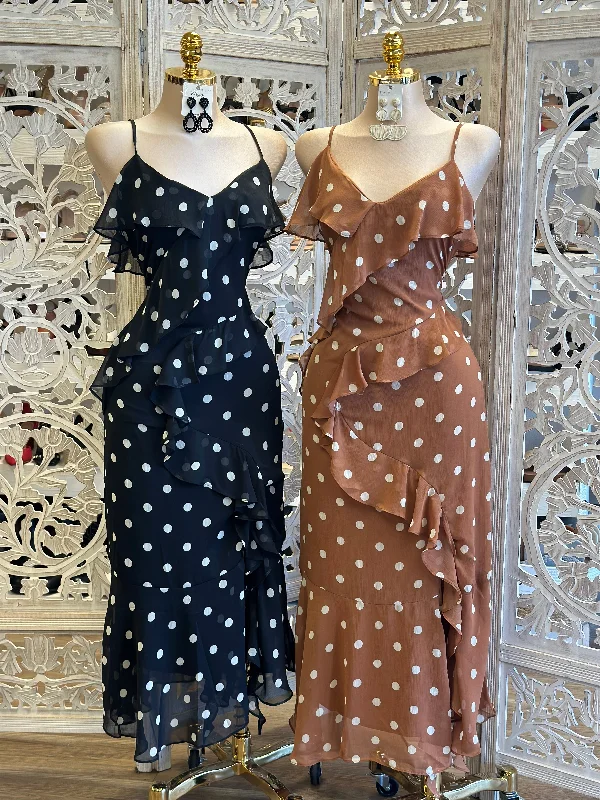 Maxi Women Dress with Floral Print for a Bohemian VibePolka Dot Maxi Ruffled Dress - No Estira, Not Stretchy Maxi Women Dress with Floral Print for a Bohemian VibePolka Dot Maxi Ruffled Dress - No Estira, Not Stretchy