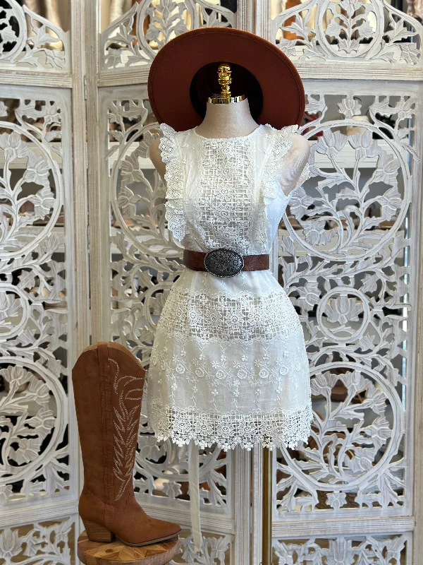 Ball Gown Women Dress with a Full Skirt for a Princess - like LookWhite Lace Ruffle Mini Dress - No Estira, Not Stretchy Ball Gown Women Dress with a Full Skirt for a Princess - like LookWhite Lace Ruffle Mini Dress - No Estira, Not Stretchy