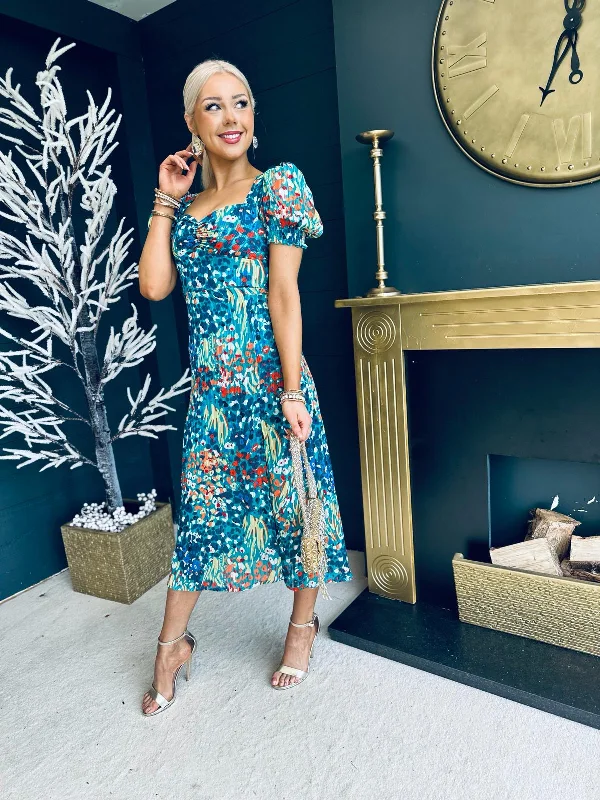 Sleeveless Women Dress in Bright Colors for Summer Parties Sleeveless Women Dress in Bright Colors for Summer Parties Lillian Sweetheart Midi Dress Dress Floral Green Sleeveless Women Dress in Bright Colors for Summer Parties Sleeveless Women Dress in Bright Colors for Summer Parties Lillian Sweetheart Midi Dress Dress Floral Green