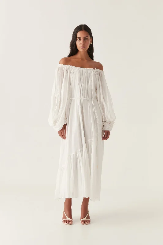Midi dresses with denim fabric for a casual yet stylish day outAvani Smock Midi Dress Midi dresses with denim fabric for a casual yet stylish day outAvani Smock Midi Dress
