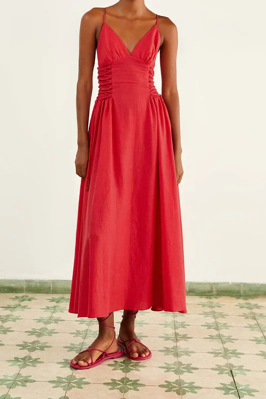 Midi dresses with ruched bodices for a feminine and fitted feelRed Sleeveless Midi Dress Midi dresses with ruched bodices for a feminine and fitted feelRed Sleeveless Midi Dress