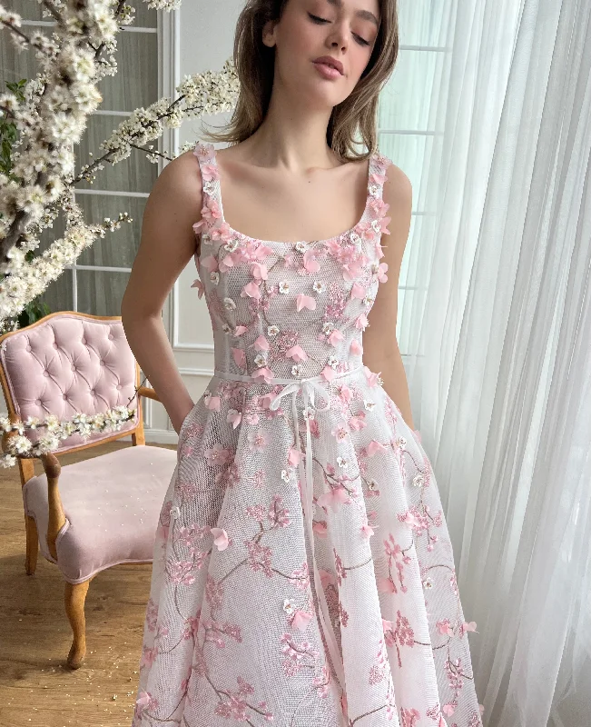 Midi dresses with printed lining for a hidden and stylish detailSakura Blooms Midi Dress Midi dresses with printed lining for a hidden and stylish detailSakura Blooms Midi Dress