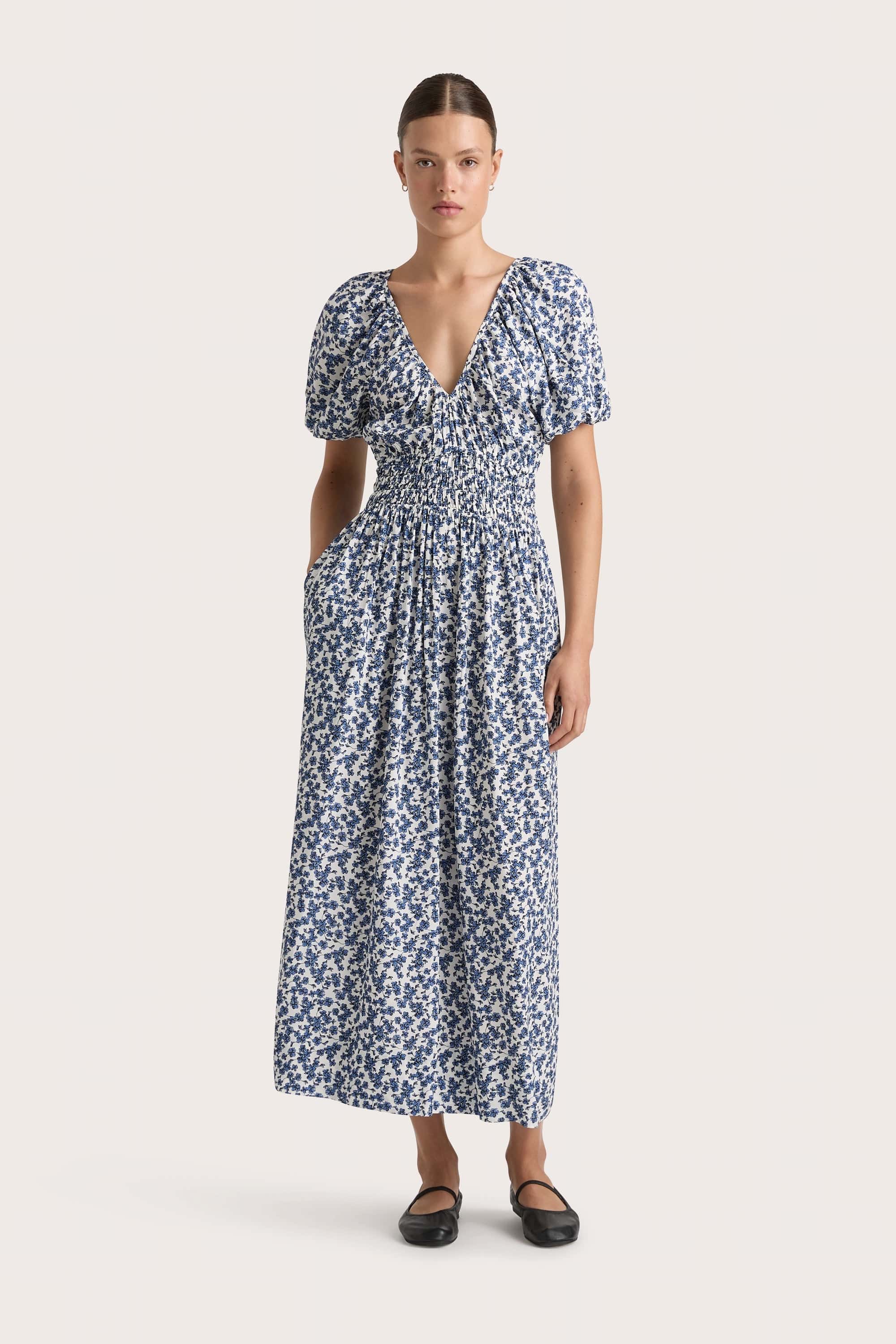 Sheath midi dresses with beaded embellishments for a formal occasionValras Midi Dress Leilani Mid Blue Sheath midi dresses with beaded embellishments for a formal occasionValras Midi Dress Leilani Mid Blue