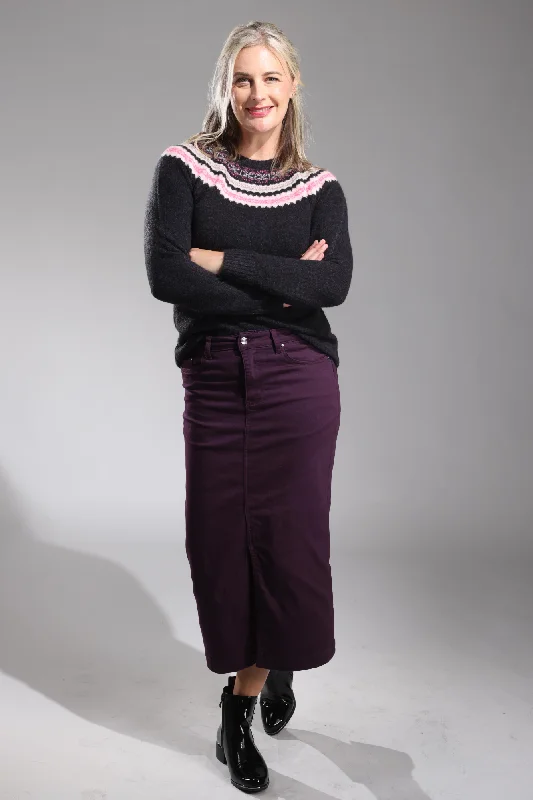 Denim skirts with sandals for a summer - ready outfitA-line Coloured Denim Skirt | DEEP PLUM | 6904ZZ Denim skirts with sandals for a summer - ready outfitA-line Coloured Denim Skirt | DEEP PLUM | 6904ZZ