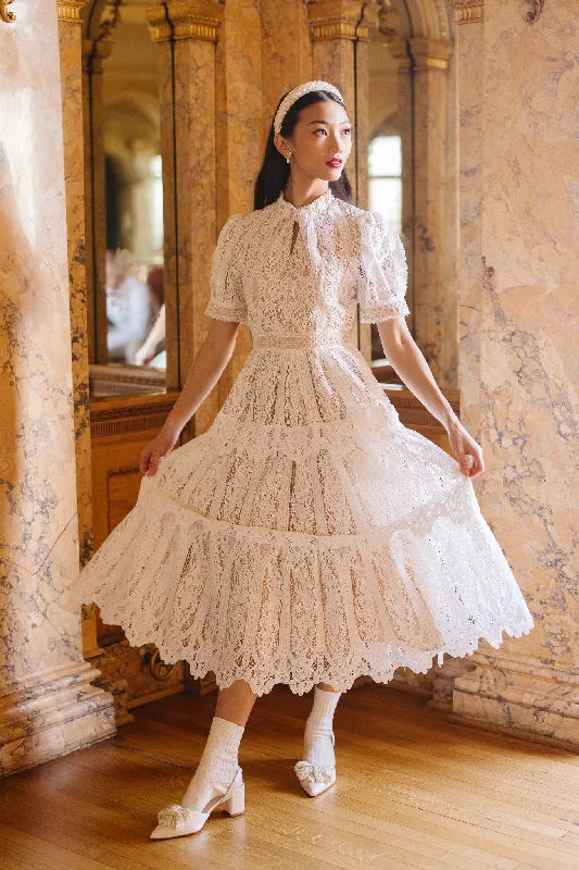 Maxi dresses with a halter neck for a stylish and sophisticated choiceAinsley Dress in White Lace Maxi dresses with a halter neck for a stylish and sophisticated choiceAinsley Dress in White Lace