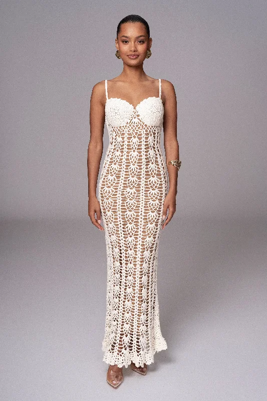 Maxi dresses with a gathered skirt for a voluminous and dramatic effectIvory Odyssey Maxi Dress