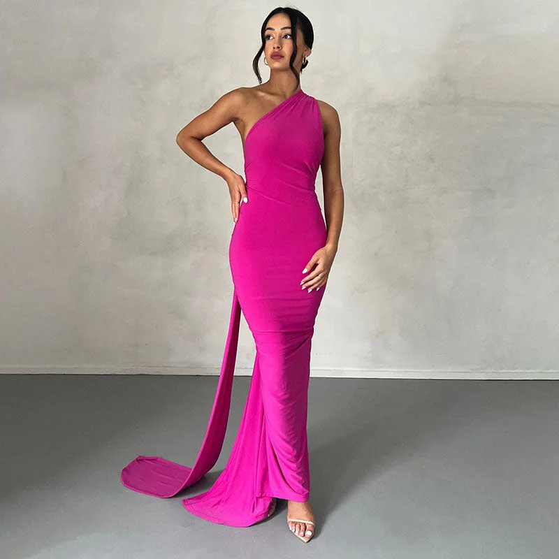 Metallic maxi dresses for a glamorous New Year's Eve partySolid Color One Shoulder Ruched Evening Maxi Dress - Hot Pink Metallic maxi dresses for a glamorous New Year's Eve partySolid Color One Shoulder Ruched Evening Maxi Dress - Hot Pink