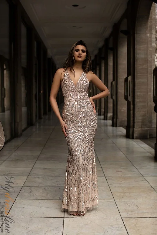 Formal dresses with side - slit pockets and beaded accents for a practical and stylish formal eventChic and Holland AN1412