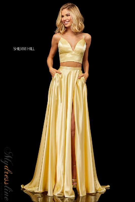 Prom dresses with side - slit pockets and solid - color fabrics for a practical and stylish formal lookSherri Hill 52488