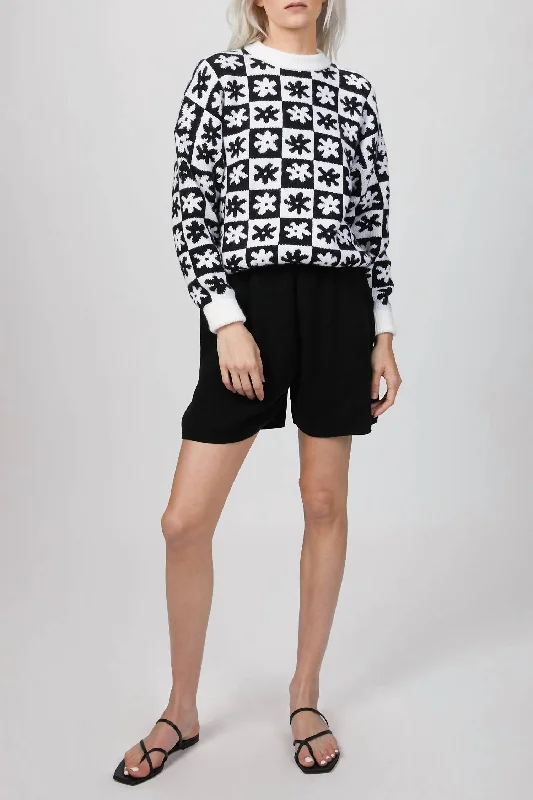 Twill Women Shorts with a Smooth Texture and DurabilityLounge Shorts In Black